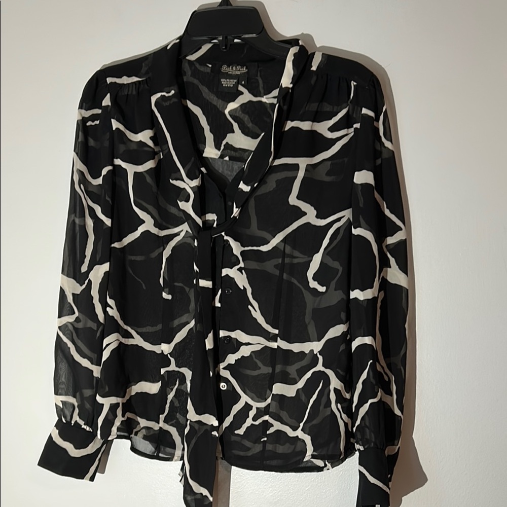 Peck & Peck Black and White‎ Blouse size 4
